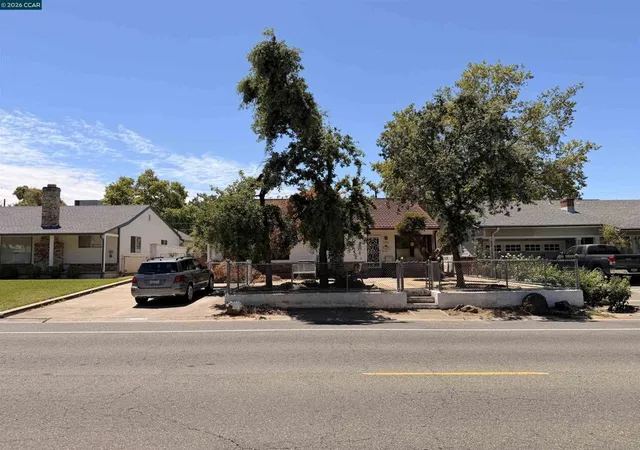 3rd image of 3732 Kings Way, Sacramento, CA 95821 | MLS# 41139992