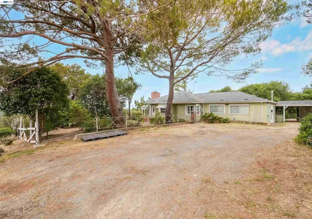 3rd image of 26027 Clover Rd, Fairview, CA 94542 | MLS# 41139993