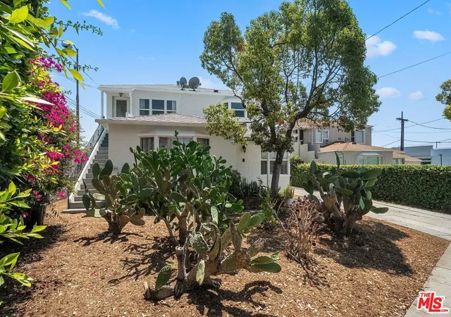 Homes for sale in Glendale, CA | 422 N Everett St, Glendale, CA 91206 | MLS# 26852321