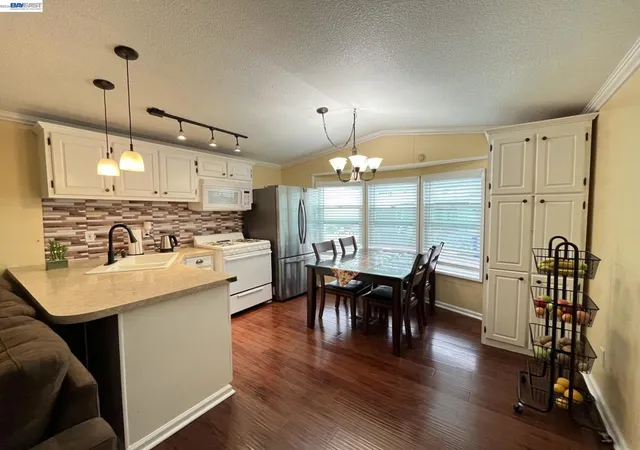 3rd image of 747 Lewelling Blvd, San Leandro, CA 94579 | MLS# 41140006