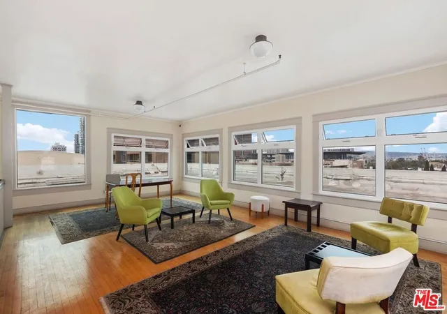 Homes for sale in Long Beach, CA | 325 W 3rd Street, Long Beach, CA 90802 | Houzeo