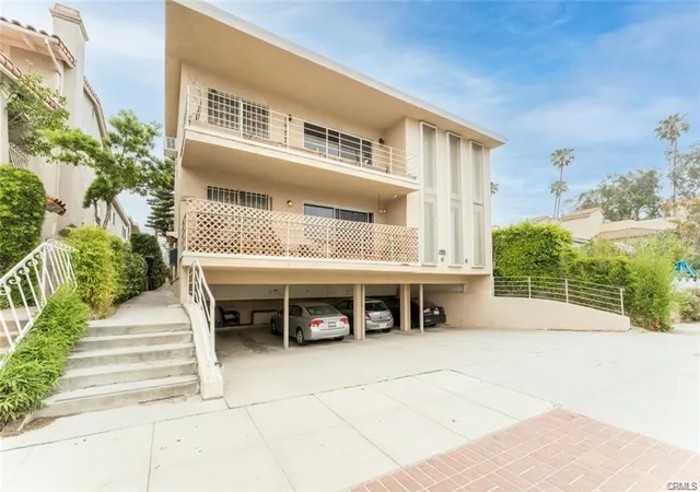 Photo 3 of House for sale at 943 19th, Santa Monica, CA 90403 | MLS# SR26140538 | Listing updated on 2026-06-29