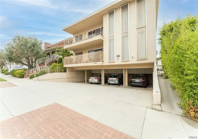 Photo 4 of House for sale at 943 19th, Santa Monica, CA 90403 | MLS# SR26140538 | Listing updated on 2026-06-29