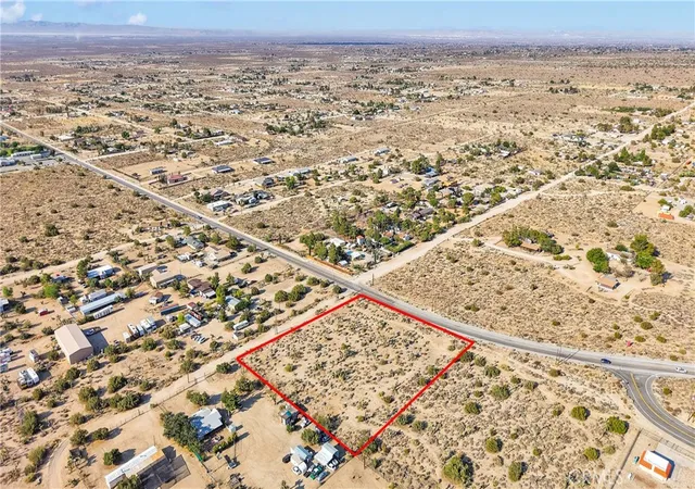 4th image of 875 Locust Rd, Pinon Hills, CA 92372 | MLS# HD26136371