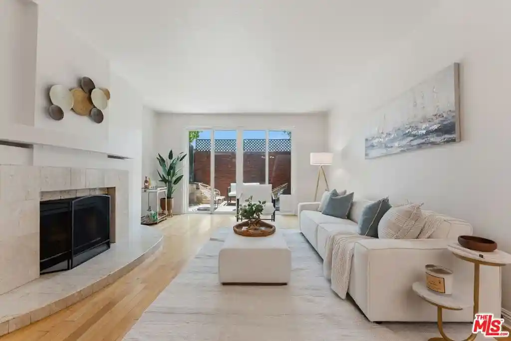 Listing Photo 2 - Condo for sale in 1436 20Th St located at 1436 20Th St, Santa Monica, CA 90404 - Unit 1436 20th Street