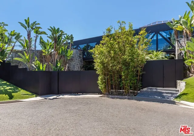 Homes for sale in Beverly Hills, CA | 630 Clinton Pl, Beverly Hills, CA 90210 | MLS# 26853713