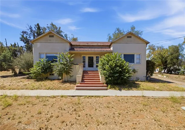 Photo 2 of Single family home for sale at 1464 Pacific St, Redlands, CA 92373 | MLS# IG26140885 | Listing updated on 2026-09-23