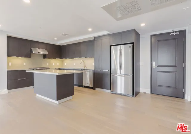 3rd image of 2939 Leeward Ave #401, Los Angeles, CA 90005 | MLS# 26852885