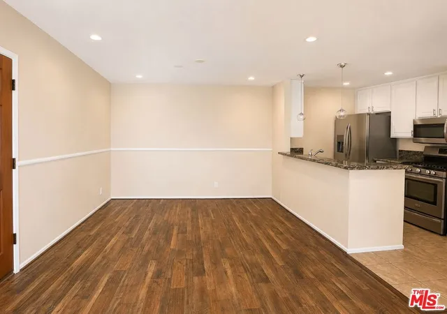 3rd image of 18645 Hatteras St #263, Tarzana, CA 91356 | MLS# 26853585