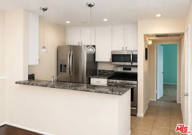 4th image of 18645 Hatteras St #263, Tarzana, CA 91356 | MLS# 26853585