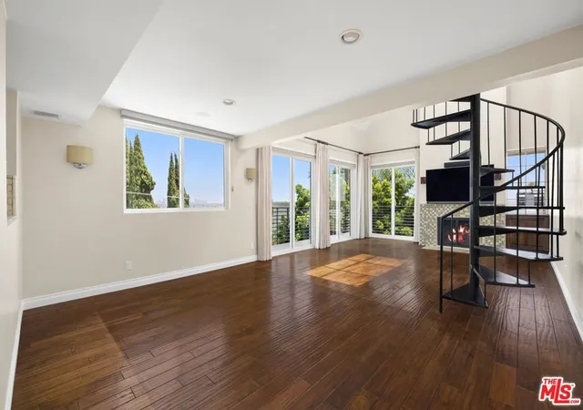 3rd image of 1129 Larrabee St, West Hollywood, CA 90069
