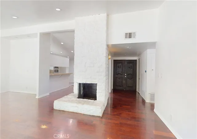 4th image of 20703 Collins St, Woodland Hills, CA 91367 | MLS# PW26138969