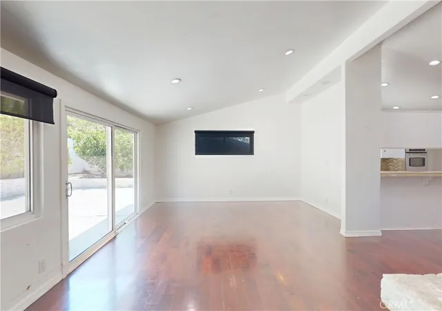 5th image of 20703 Collins St, Woodland Hills, CA 91367 | MLS# PW26138969