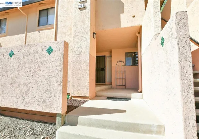 Listing Photo 4 - Condo for sale in building located at 2280 Renwick Ln, Antioch, CA 94509