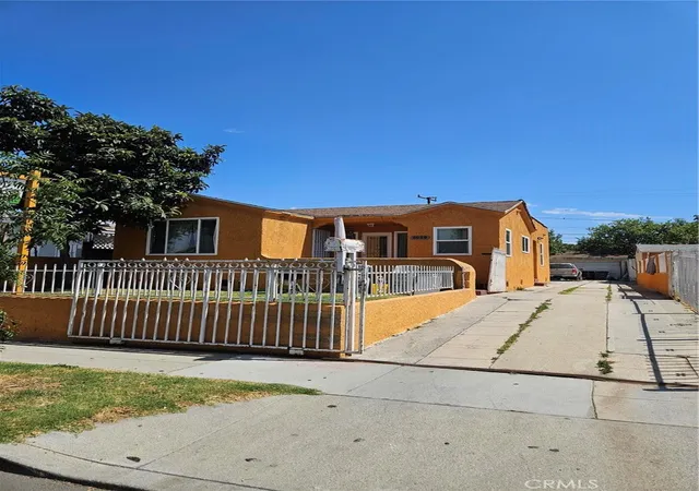 3rd image of 2638 Iowa, South Gate, CA 90280 | MLS# DW26139891