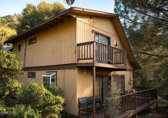 3rd image of 2320 Glacier Dr, Frazier Park, CA 93225 | MLS# V1-37294