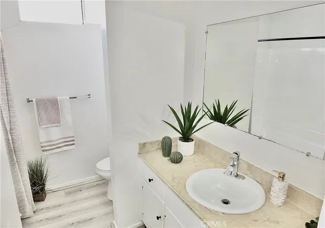 Homes for sale in Long Beach, CA | 545 Chestnut Ave, Long Beach, CA 90802