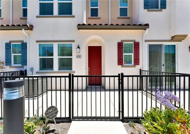 Photo 2 of Townhouse for sale at 10765 Graphite St, Spring Valley, CA 91977 | MLS# OC26141296 | Listing updated on 2026-10-07
