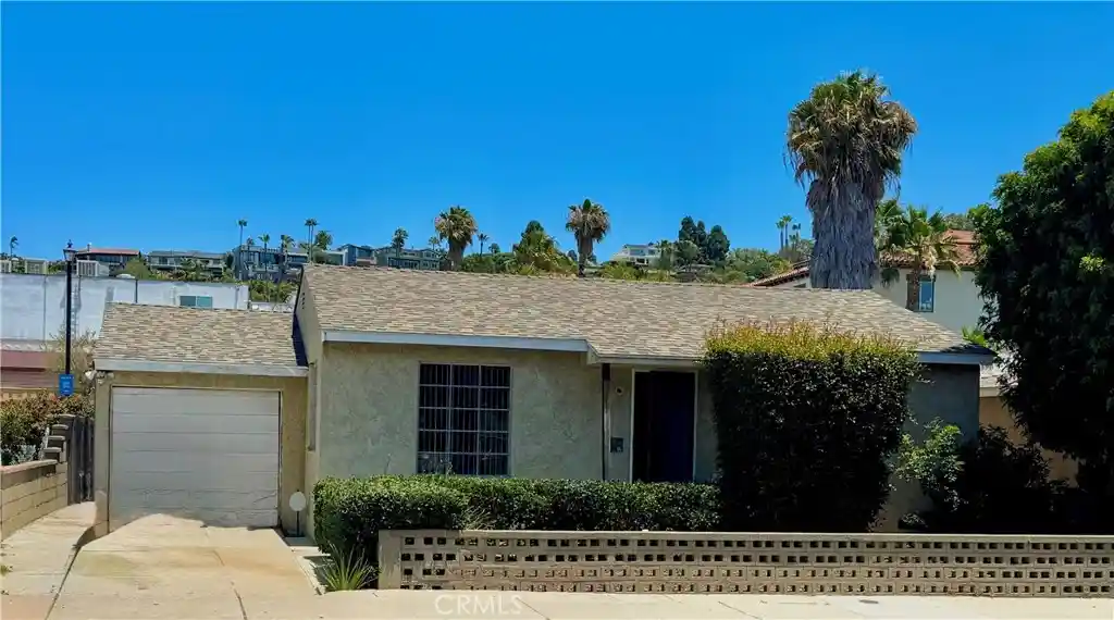 Photo 1 of Single family home for sale at 2476 Congress St, San Diego, CA 92110 | MLS# OC26116788 | Listing updated on 2026-10-12
