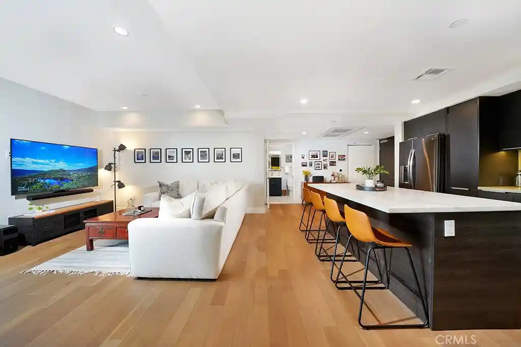Listing Photo 1 - Condo for sale in 2939 Leeward Ave located at 2939 Leeward Ave, Los Angeles, CA 90005 - Unit #516