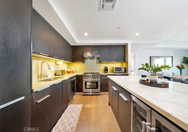 Listing Photo 3 - Condo for sale in building located at 2939 Leeward Ave, Los Angeles, CA 90005 - Unit #516