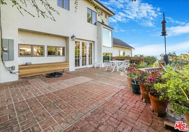 Photo 3 of Single family home for sale at 321 N Las Casas Ave, Pacific Palisades, CA 90272 | MLS# 26853941 | Listing updated on 2026-10-08