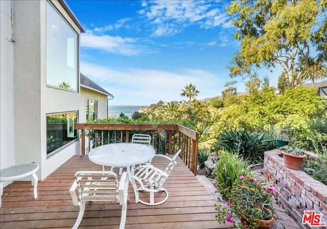 Photo 4 of Single family home for sale at 321 N Las Casas Ave, Pacific Palisades, CA 90272 | MLS# 26853941 | Listing updated on 2026-10-08