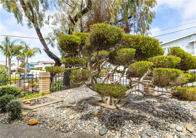 Photo 3 of Sale Pending at 431 Fresno Ave, Morro Bay, CA 93442 | MLS# SC26140804 | Listing updated on 2026-09-02