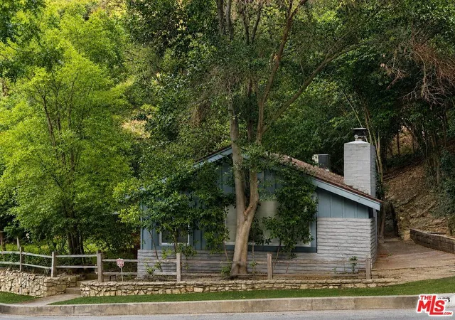 1st image of 3928 Madelia Ave, Sherman Oaks, CA 91403 | MLS# 26853681