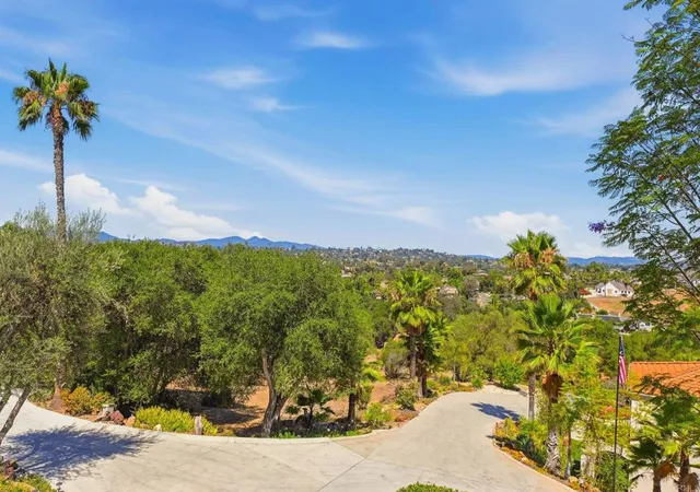 3rd image of 1865 Highgrove Dr, Escondido, CA 92027 | MLS# NDP2606243