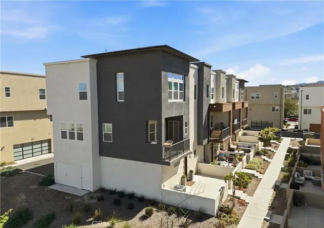 Photo 2 of Townhouse for sale at 27013 Hummingbird Ln, Valencia, CA 91381 | MLS# SR26139514 | Listing updated on 2026-09-09
