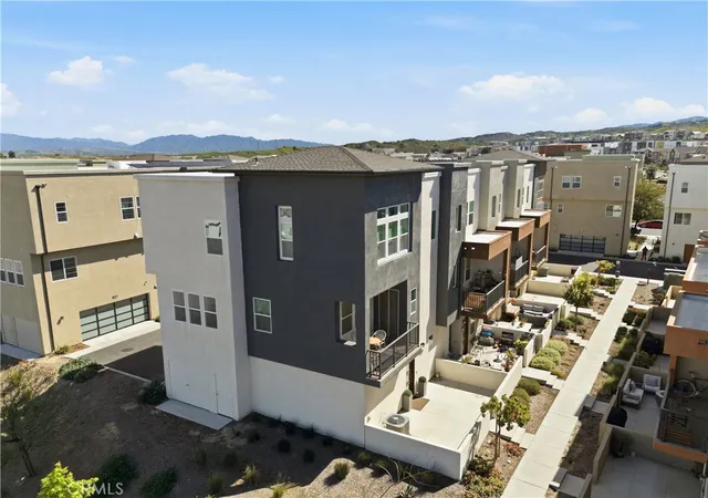 Photo 3 of Townhouse for sale at 27013 Hummingbird Ln, Valencia, CA 91381 | MLS# SR26139514 | Listing updated on 2026-09-09