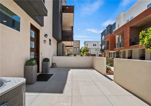 Photo 4 of Townhouse for sale at 27013 Hummingbird Ln, Valencia, CA 91381 | MLS# SR26139514 | Listing updated on 2026-09-09