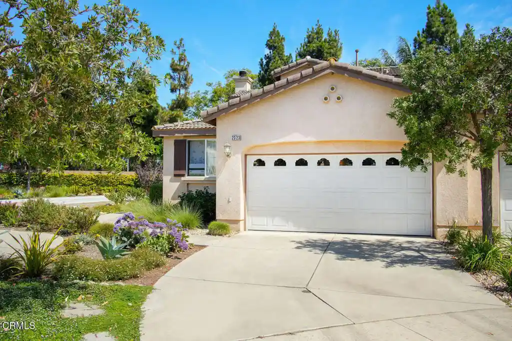 Listing Photo 1 - Condo for sale in 2323 Shakespeare Dr located at 2323 Shakespeare Dr, Oxnard, CA 93033 - Unit 2323 Shakespeare Dr