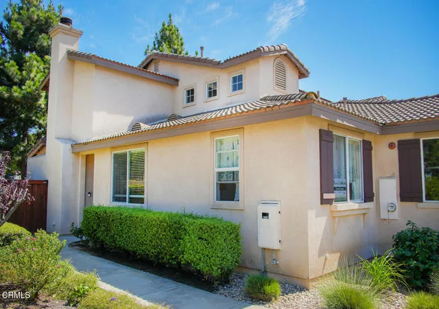 Listing Photo 2 - Condo for sale in building located at 2323 Shakespeare Dr, Oxnard, CA 93033