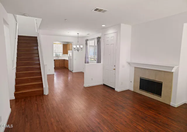 Listing Photo 3 - Condo for sale in building located at 2323 Shakespeare Dr, Oxnard, CA 93033