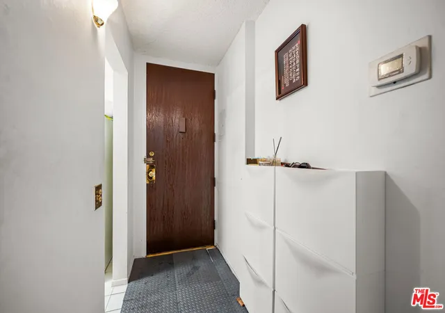 2nd image of 421 S La Fayette Park Pl #311, Los Angeles, CA 90057 | MLS# 26854029
