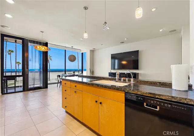 Photo 3 of Townhouse for sale at 3009 Ocean Front Walk, Venice, CA 90291 | MLS# SR26139097 | Listing updated on 2026-08-04