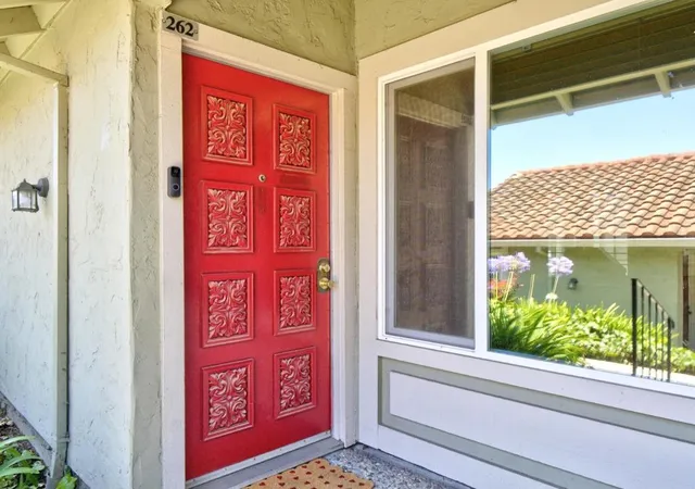 Photo 3 of Townhouse for sale at 262 Crestview Dr, Watsonville, CA 95076 | MLS# ML82052682 | Listing updated on 2026-10-07