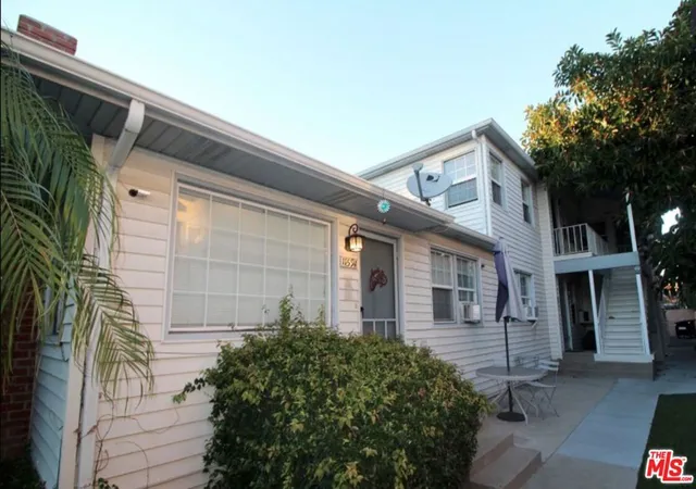 3rd image of 11591 Riverside Dr, North Hollywood, CA 91602 | MLS# 26854173
