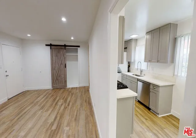 5th image of 11591 Riverside Dr, North Hollywood, CA 91602 | MLS# 26854173
