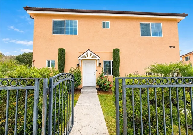 Photo 2 of Townhouse for sale at 9330 Sunland #1, Sun Valley, CA 91352 | MLS# SR26142101 | Listing updated on 2026-09-22