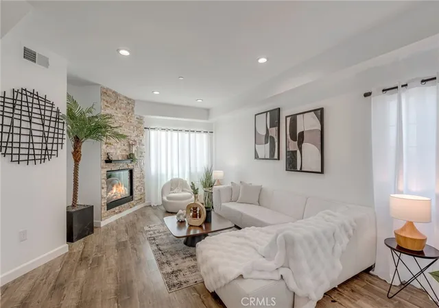 Photo 3 of Townhouse for sale at 9330 Sunland #1, Sun Valley, CA 91352 | MLS# SR26142101 | Listing updated on 2026-09-22