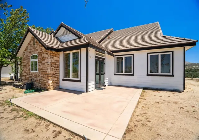 Photo 2 of Single family home for sale at 44075 Timber Trl, Hemet, CA 92544 | MLS# PTP2604956 | Listing updated on 2026-10-07