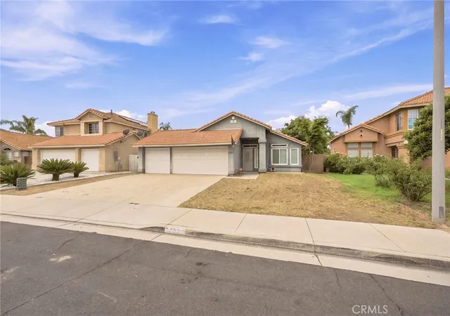 Photo 2 of Single family home for sale at 1899 Harbor Dr, Hemet, CA 92545 | MLS# IV26142323 | Listing updated on 2026-09-23