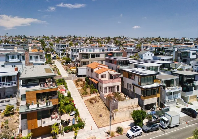 Homes for sale in Manhattan Beach, CA | 220 Manhattan Ave, Manhattan Beach, CA 90266 | MLS# SB26142404