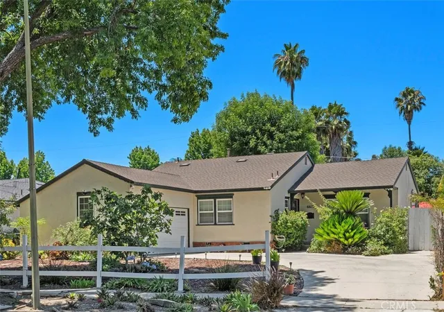 Photo 1 of Single family home for sale at 6613 Randi Ave, Woodland Hills, CA 91303 | MLS# SR26127739 | Listing updated on 2026-08-04
