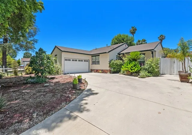 Photo 2 of Single family home for sale at 6613 Randi Ave, Woodland Hills, CA 91303 | MLS# SR26127739 | Listing updated on 2026-08-04
