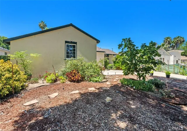 Photo 3 of Single family home for sale at 6613 Randi Ave, Woodland Hills, CA 91303 | MLS# SR26127739 | Listing updated on 2026-08-04