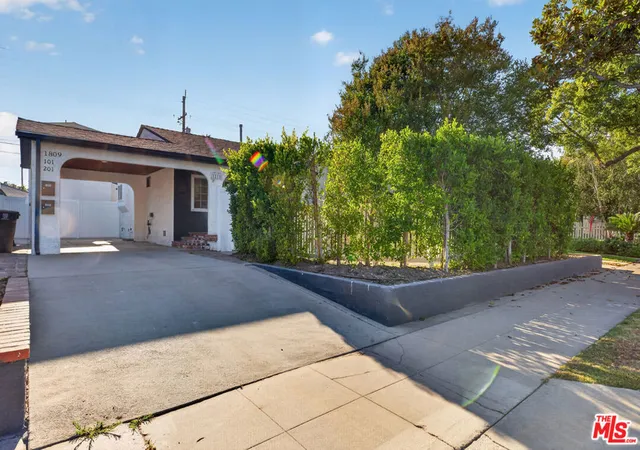 1st image of 1811 N Avon St, Burbank, CA 91505 | MLS# 26854299